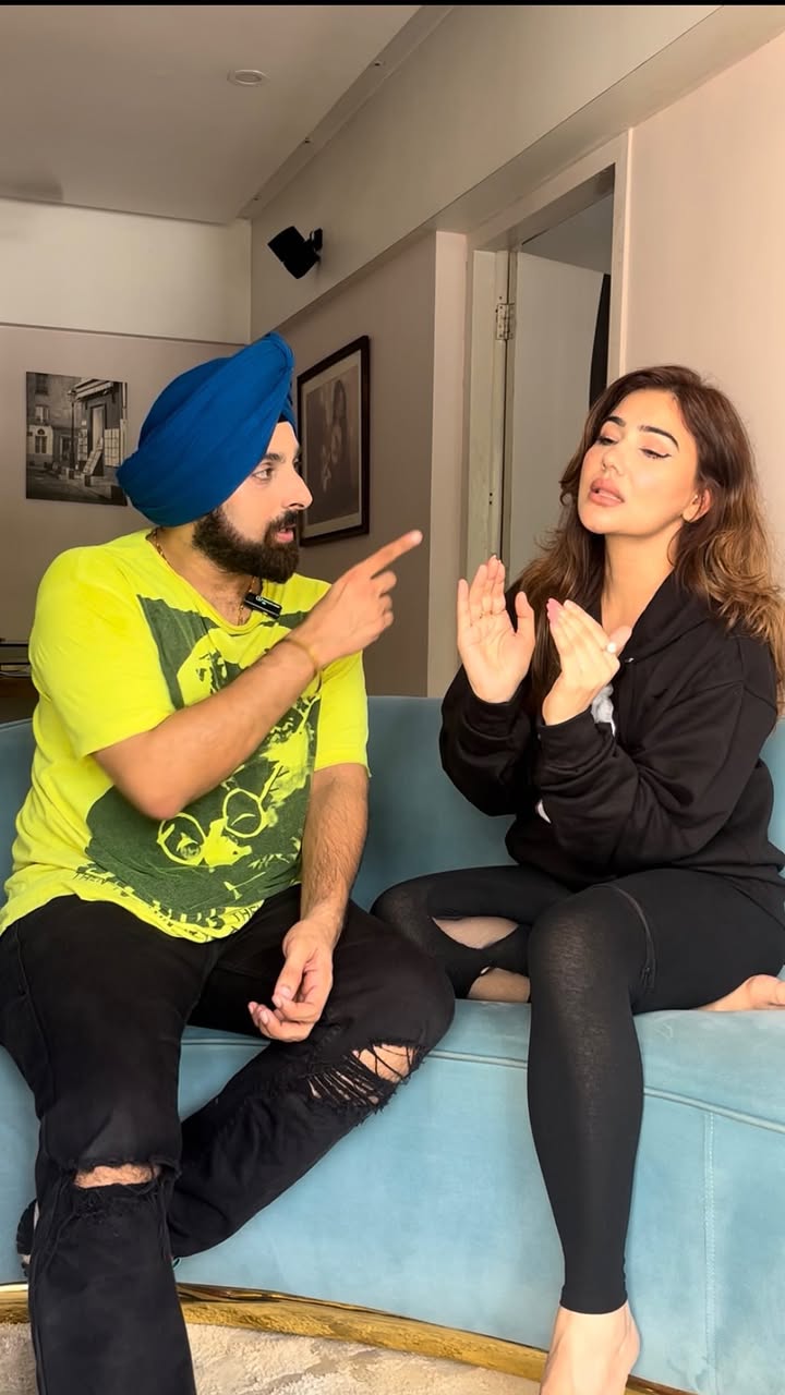 Moody vs Foody 😉Which one are you ? @kangnasharma16 #content #relatable #funny #meme #video