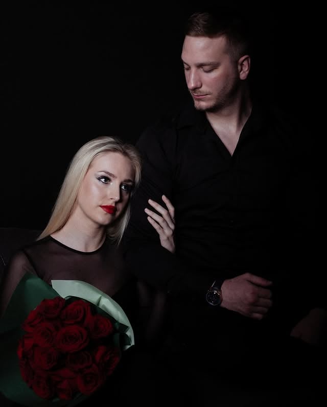 Crno za stil, crveno za ljubav ❤️🌹Foto: @photographeruros by @vuk_aleksandraa