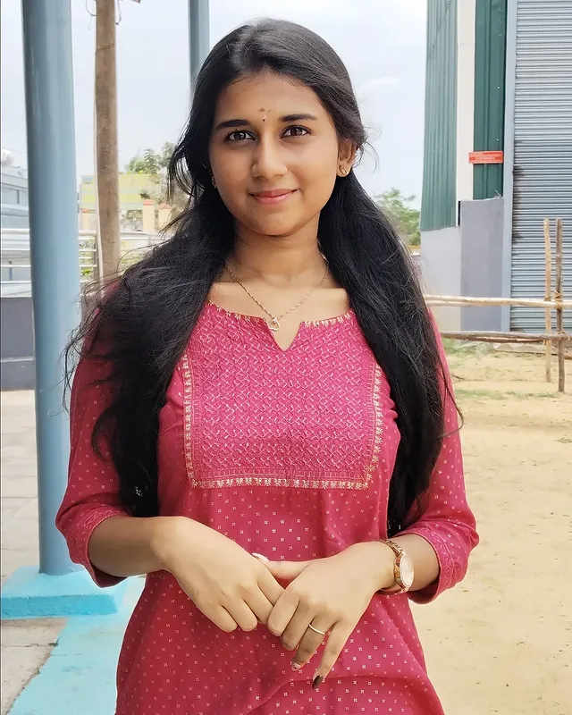 Just a girl in her own little world 💫✨Nails from @kiwee.s_nail_studio........#ExploreMyPage #fypシ #SRMlife #SRMgirl #SRMChennai #CampusVibes #CollegeDays #InMyElement #OOTD #IndianBeauty #DesiLook #ViralPost #InstaGood #DailyVibes #TamilPonnu #GlowUpJourney #UGCCreator #ContentCreator #ForYou #MyFollowersAreTheBest #CutieAlert #SimpleLook #TraditionalVibes