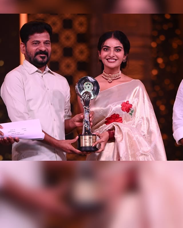 All about yesterdays night❤️Getting best actress award for my performance in pottel from the state government is the best thing that any actor would be dreaming about and my dream came true today in the best way possible 🙏And my films pottel and mallesham has been recognised as the best films 🙏Yesterday i have received three awards from the state government and who would expect that a girl with no film background and support could come this far one day but you guys are always there to support me .Last 5 years Irrespective of hit or flop i followed my heart and its been quite a journey 😊Thank you everyone. I LOVE YOU🙏 by @ananya.nagalla