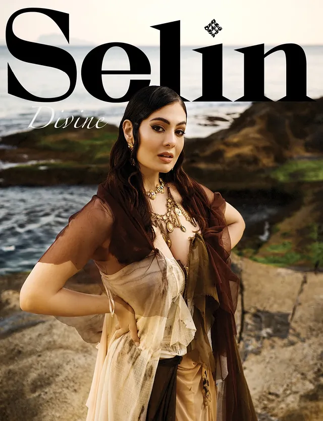 On @selin.magazine cover talent @paola_torrentereal from @beautyfull_modelsph @toni_parisi_vollono dress @salvatore_criscitiello jewels @antichitapetroneshoes @twins_designstudio @_russoboutiquestylist @giuliapolverino_stylist mua @claudiacoccoli_makeup hair @i_professionisti ass stylist @mattymatto20