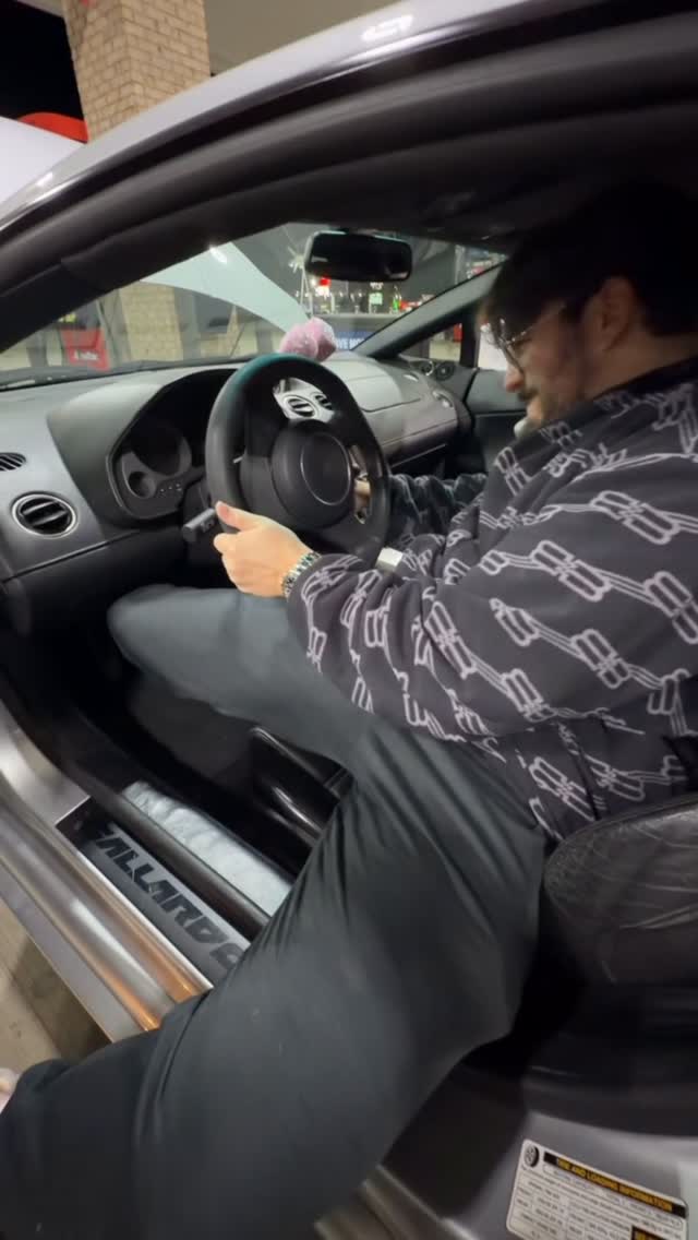 Jumping @wildcat_official’s Gallardo😂 by @wildcat_official