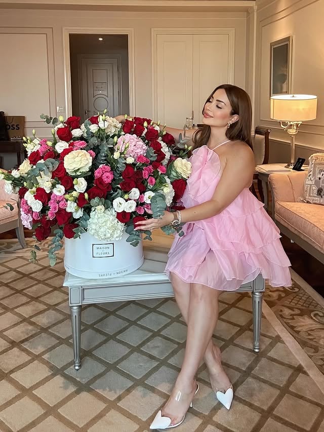the most beautiful bouquet I ever seen 🌸🌷🌿🌼🌾🌹مين بيعشق الورد متلي ؟