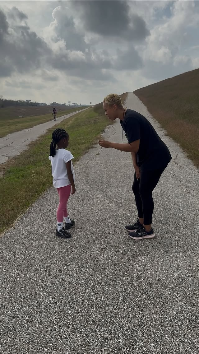 As a coach, I don’t play with these kids when it comes to attitude and respect! My little Phoenix was having a day. Her attitude was terrible towards me and her father. We had to get that together real quick! Personal development is more important to me than performance! I don’t care how good you are, if your attitude sucks, you’ll always be average! Comment the word TRAIN to work with me in-person or virtually from anywhere! by @getuptoparr