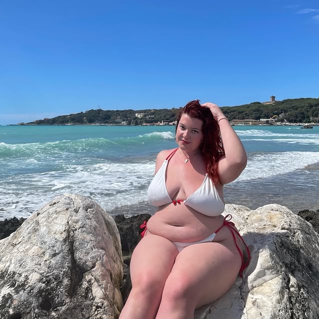 🌊🤍☀️🍒 by @francineglows