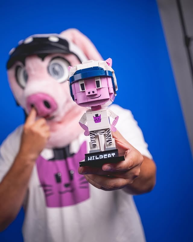 I’m excited to officially announce Bldblz!Buildable collectible figures of your favorite creators. #0001 just happens to be me and to celebrate we’re giving our first ever signed prototype away to one of you guys!How To Enter:➡️ Follow @bldblz_official🏷️ Tag a creator we should partner with next🔁 Repost this postGiveaway ends Wednesday at 8PM CT & winner will be announced then! by @wildcat_official
