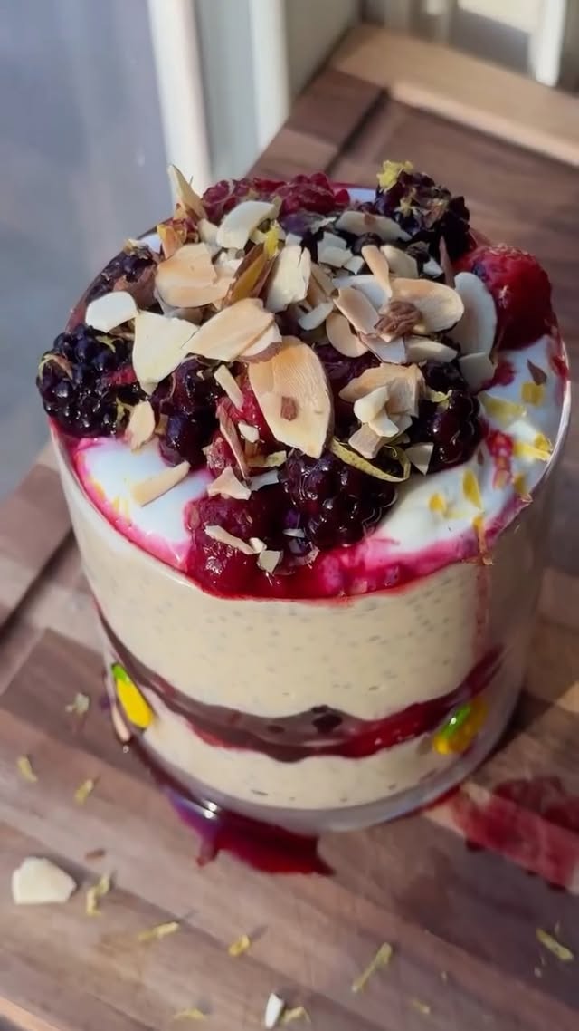 Thick & creamy lemon berry chia pudding: Serves 1-2 tbsp chia seeds -1/2 cup plain greek yogurt (plus more for layering) I love @fage -1/2 cup unsweetened almond milk (or milk of choice)-1 scoop vanilla protein powder(I use @truvani) -Lemon zest from about 1/2 a lemon-Juice from 1/2 a lemon (about 2 tbsp)-1 tsp vanilla extract -Pinch of salt Mix all above ingredients in a container. Cover and set in the fridge for a few hours (I’d say at least 4) or overnight. The next day, top with the following (I added a little milk & maple syrup to the Greek yogurt but you can keep it plain if you like):-1 cup mixed berries, fresh or frozen (I do frozen and pop in the microwave for 45 seconds to soften) -1/4 cup Greek yogurt -splash of almond milk (optional)-tiny bit of maple syrup or honey (optional)-lemon zest for garnish-toasted slivered almonds to sprinkle on top (or any nut/seed)Assemble & enjoy!! #chiapudding #chiaseeds #highprotein #healthybreakfast #lemon by @zmargotz
