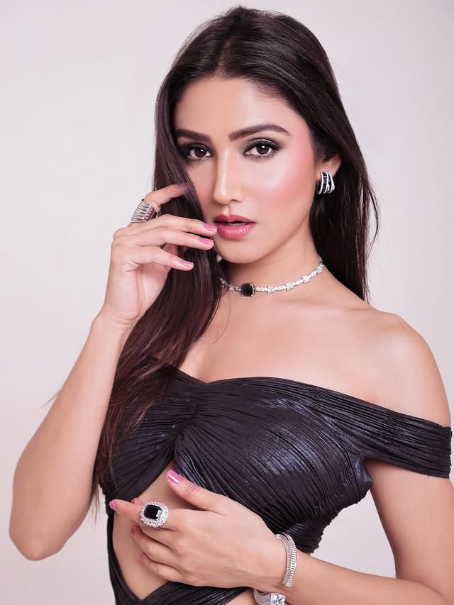 ⭐️✨♥️ Grazia Fashion Awards 2026 @graziaindia #love #beauty #gratitude #blessed #backtomyself....Outfit - @ryabyriyathakkar Jewellery - @hemakhasturilabelPr - @thewisedesignMUA - @makeupbysunitamishra 📸 - @kunal_mohite_photographyStudio - @fzyfuzionstudiopro @celewishmedia @mohsink0810
