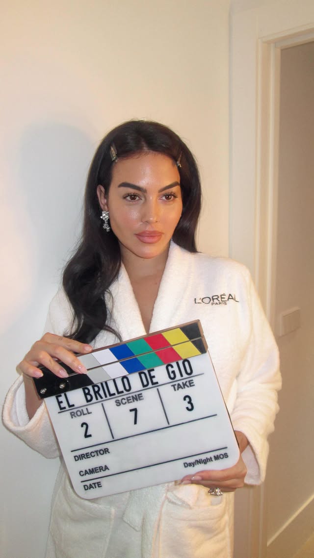 Publi. Mi brillo 💍 no sería el mismo sin Glass Skin de @lorealparis 💫🧚‍♀️✨ #LorealParisSkincare 💜