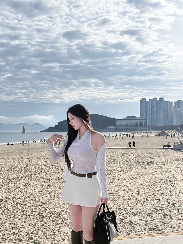 해운대가 너무 좋아서 이사갈까 했더니~ 사주에 물밖에 없다고 놀러만 가라넹 😗 by @j_reve__