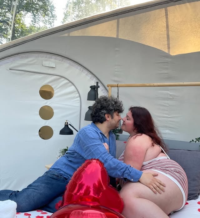 Una fuga romantica nella natura senza rinunciare al comfort🍃✨Abbiamo vissuto un’esperienza magica presso il glamping @nomadingcamp_it, che proprio accanto al fiume Ticino, in un’atmosfera super suggestiva, propone queste bolle meravigliose e accessoriate con ogni comodità e totale privacy 🤍⛺️Passare una nottata a guardare le stelle è stato davvero un sogno🥰@nomadingcamp_it *invited by @francineglows