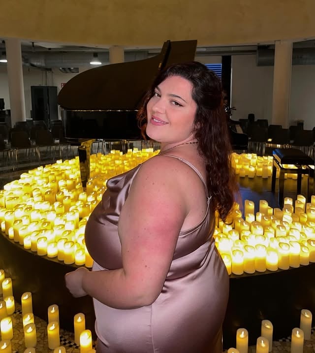 E con le mani amore, per le mani ti prenderòE senza dire parole nel mio cuore ti porterò🤍🕯️✨