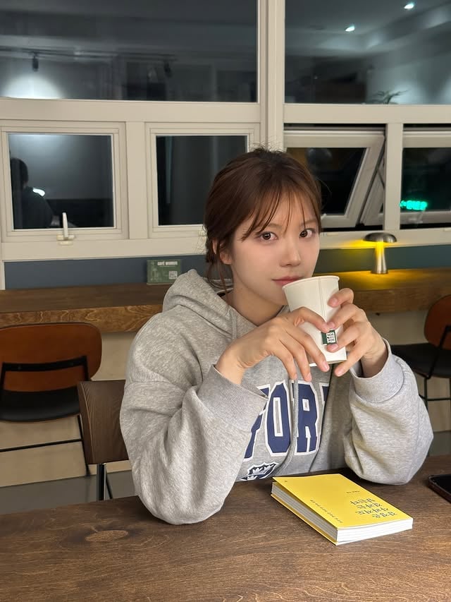 ☕️📒🤎 by @subin__t