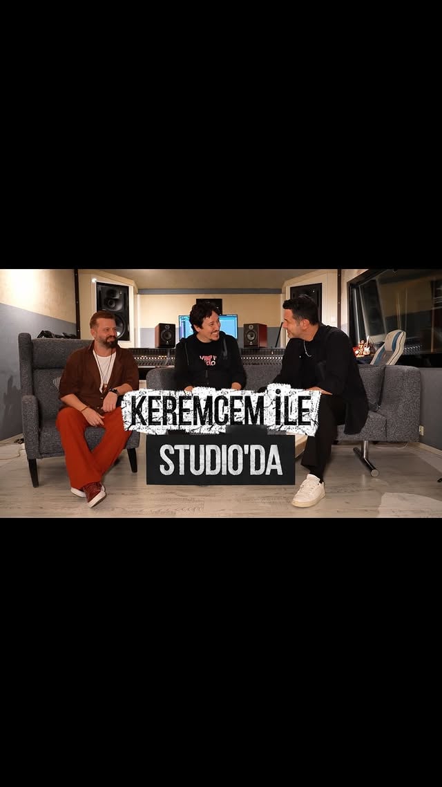 “Üzgün Üzgün” şarkımızın stüdyo kaydını tamamladıktan hemen sonra, bestecisi ve asker arkadaşım @kutupatatuncer ve menajerim @alibozofficial ile keyifli bir sohbet gerçekleştirdik. Bu güzel anları sizlerle de paylaşmak istedim. by @keremcem