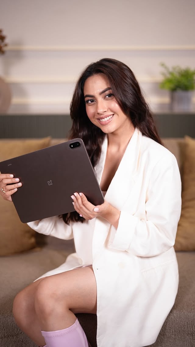 My 9–5 may end, but the productivity somehow doesn’t 😌Lately, I’ve been using the OnePlus Pad 4 for everything-planning, watching content, replying to emails, and so much more ✨@oneplus_india #OnePlusPad4 #ProductivityPartner #AD by @reemshaikh
