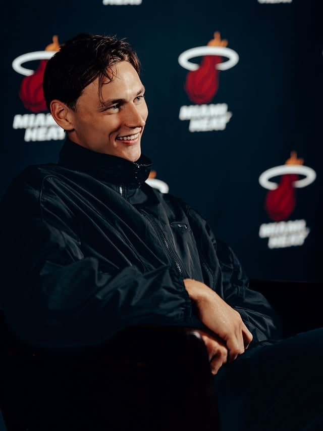 Media days. 📸📹🎤Missa inte SVT:s Sportnytt ikväll kl. 19.45, där en längre intervju med Pelle Larsson sänds i programmet. Titta på SVT1 eller SVT Play.📸: @fredrikcreative #SvenskBasket | #NBA by @pellelarsson_