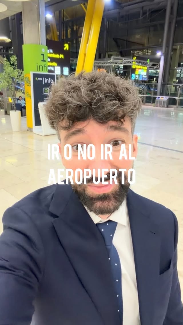 Encuesta RÁPIDA:¿Team “que me vengan a buscar al aeropuerto”?¿O Team “me cojo un taxi que es más práctico”?.....#pareja #boda #viaje #aeropuerto #amor by @davidcallejo10