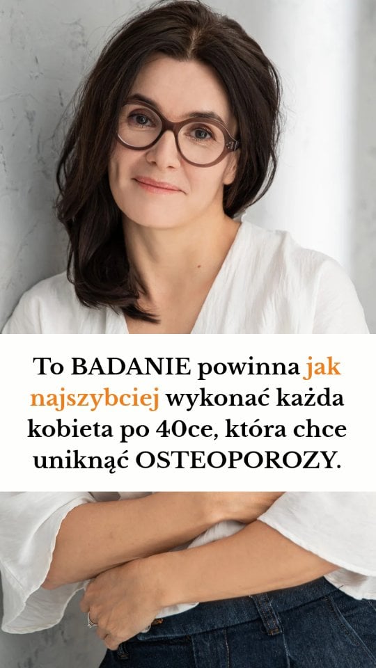 Tak, wiem, że badanie DEXA zaleca się po 60-ce, czyli dokładnie w wieku, kiedy wzrasta ryzyko złamań na tle osteoporozy ... u mężczyzn. Tylko, że kobiece kości nie czekają do 60 r.ż.🍀U kobiet utrata gęstości kości mocno przyspiesza w okresie menopauzy, a ryzyko złamań osteoporotycznych istotnie rośnie po 50-tce.Takie podejście to pokłosie zmaskulinizowanej medycyny, które niestety ciągle ma się dobrze. Przez lata kobieca fizjologia była traktowana jako odchylenie od normy, bo "hormony, miesiączka, ciąża". W diagnostyce osteoporozy jest to bardzo widoczne. Na wykresach badań na temat wzrostu ryzyka złamań widać, że kobiety "wyskakują" o dekadę wcześniej niż mężczyźni. Tymczasem zalecania w sprawie wykonania badania gęstości kości niezmiennie zostają utrzymywanie dla wieku 60+ lat. Dla mnie to jest po prostu niepojęte.🍀Z punktu widzenia zdrowia kobiet, to przegapienie dobrych 10 lat na skuteczną profilaktykę.🍀DEXA po 40 to czas na wcześniejszą reakcję: trening siłowy, odpowiednią dietę, suplementację i leczenie, zanim będzie o jeden most za daleko.🍀Spadek estrogenów może powodować utratę ok. 10% masy kostnej rocznie, czasami więcej. Wynik DEXA przed lub na początku menopauzy daje punkt odniesienia i pozwala działać wcześnie.🍀Dieta i odpowiedni trening siłowy, witamina D, styl życia realnie wpływają na kości, ale największy efekt mają wtedy, gdy działasz profilaktycznie, a nie po złamaniu.🦴Kości łamią się późno, ale chorują wcześnie.🦴🍀🦴Bądź kobietą bez osteoporozy. Zrób badanie gęstości kości. Jak najszybciej.🤔Kto już zrobił DEXĘ? Komu wydaje się, że to jeszcze za wcześnie?#osteoporoza#kobietabezosteoporozy#menopauza#perimenopauza by @dietapo40.menopauza