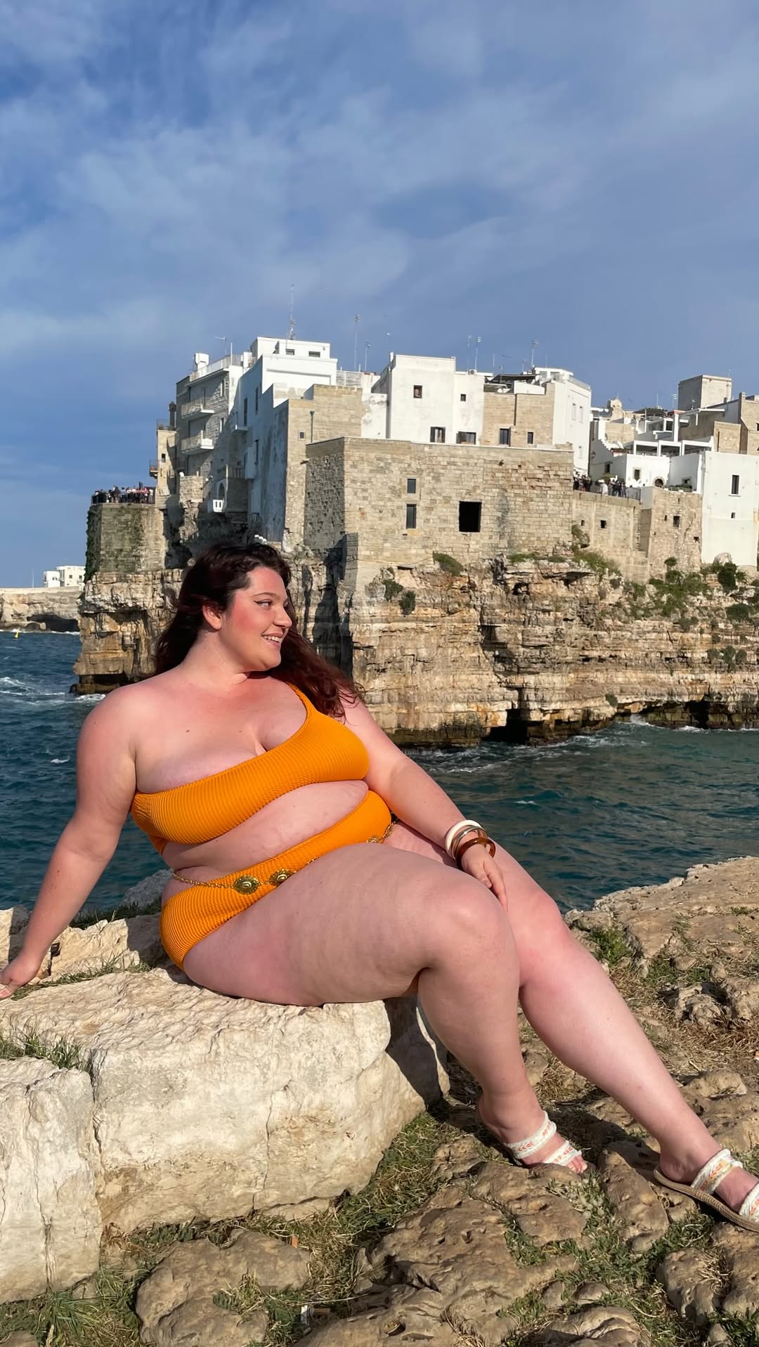 L’estate è alle porte e quale miglior modo di accoglierla se non andando al mare?🌊 ☀️ Questi meravigliosi costumi sono di @calamoon, un brand spagnolo inclusivo con design e colori davvero stupendi 🩵Sono tutti taglia unica con una vestibilità perfetta 👙 by @francineglows