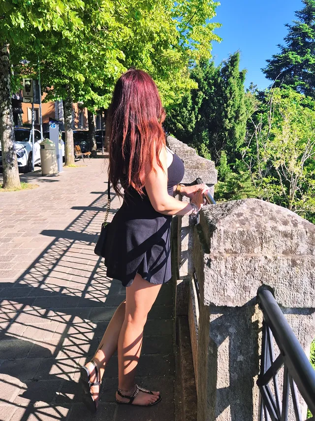 🍷#sanmarino #winetour #winecastle #sundaymood☀️ #redhair❤️ by @dedyebbasta