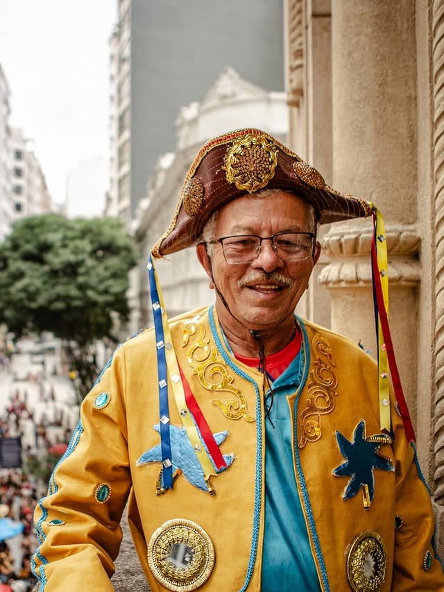 É dia de festa em Olinda: hoje é o aniversário do amado Maestro Oséas! 🫶Dia de celebrar a existência de uma das principais referências do carnaval olindense. 🎺Dia de quem caminha junto com o Boi há mais de 10 nos espalhando frevo Brasil afora.Viva o Maestro Oséas! 💛💙❤️🎂 Simbora comemorar?📆 Hoje, 24.05⏰ 15h📍Clube Vassourinhas de Olinda📸 @juarezventura em São Paulo by @boidamacuca
