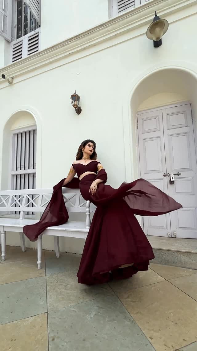 Ft @shreemabhattacherjee Video & styled by @rudra_saha_official Makeup @makeup_artist_ripika_das Wardrobe @pranakshi_jwellry_saree @sunitasaha.177 Jewellery @goldplatedmrjewellers Hair @piku_mondol1 #rudrasaha #maa #fishcutgown #indowestern #kolkata by @shreemabhattacherjee
