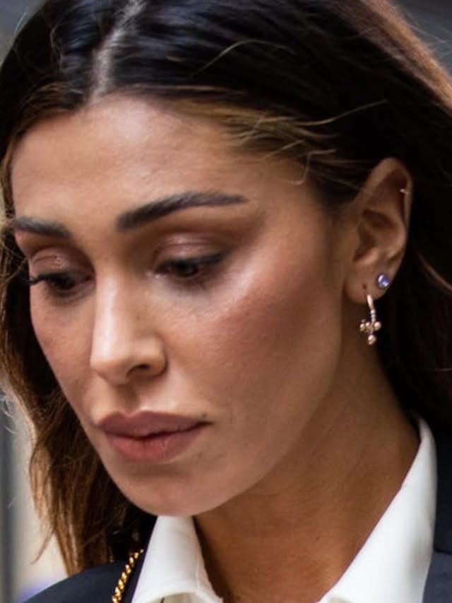 La gente pensa spesso che il successo, i soldi, la bellezza o la popolarità bastino per essere felici. E invece non è così. Anzi, a volte è proprio il contrario. Perché quando vivi sempre sotto lo sguardo degli altri, quando tutti ti desiderano, ti cercano, ti adulano, finisci quasi per non capire più chi ti vuole davvero bene e chi invece è semplicemente attratto da quello che rappresenti.Ci sono momenti nella vita in cui anche le persone apparentemente più forti crollano. Succede quando arrivano le delusioni, le perdite, la fine di un amore importante, oppure semplicemente quando ci si sente improvvisamente più soli, più vulnerabili, più stanchi. E credo che per una donna che ha vissuto per anni dentro un mondo dove l’immagine conta così tanto, tutto questo possa fare ancora più male.La verità è che ci vuole una forza enorme per reggere certi livelli di esposizione gli alti e bassi , la crudeltà degli esseri umani , anche quelli di chi ti fidavi di più e i tuoi nervi crollano, ma non puoi chiedere aiuto La gente vede il glamour, il successo, ma non vede il peso che tutto questo può avere sull’anima. Non vede la paura di non sentirsi più abbastanza, di essere sostituita, dimenticata, giudicata continuamente anche nei momenti più fragili.Io a Belen voglio augurare soprattutto pace. Pace vera. Le auguro di ritrovare serenità, leggerezza, persone sincere accanto. Le auguro di sentirsi amata per quello che è davvero, non per quello che rappresenta. E le auguro anche di tornare a guardarsi con gli occhi buoni con cui probabilmente l’hanno guardata in milioni, ma con cui forse lei stessa, in questo momento, fatica a vedersi.Tutti ti vedono forte risolta, ricca , ancora bellissima e tu dentro hai angoscia , paura, hai bisogno di un porto sicuro hai bisogno di sentirti protetta , ma vorresti solo essere capita aiutata , accarezzata , abbracciata, rassicurata . Sei stanca della maschera che devi sempre indossare . Perché dietro un volto famoso, dietro una donna bellissima, dietro una copertina, c’è sempre una persona. E le persone, anche quelle che sembrano avere tutto, qualche volta si spezzano in silenzio Ti abbraccio e ti capisco @belenrodriguezreal