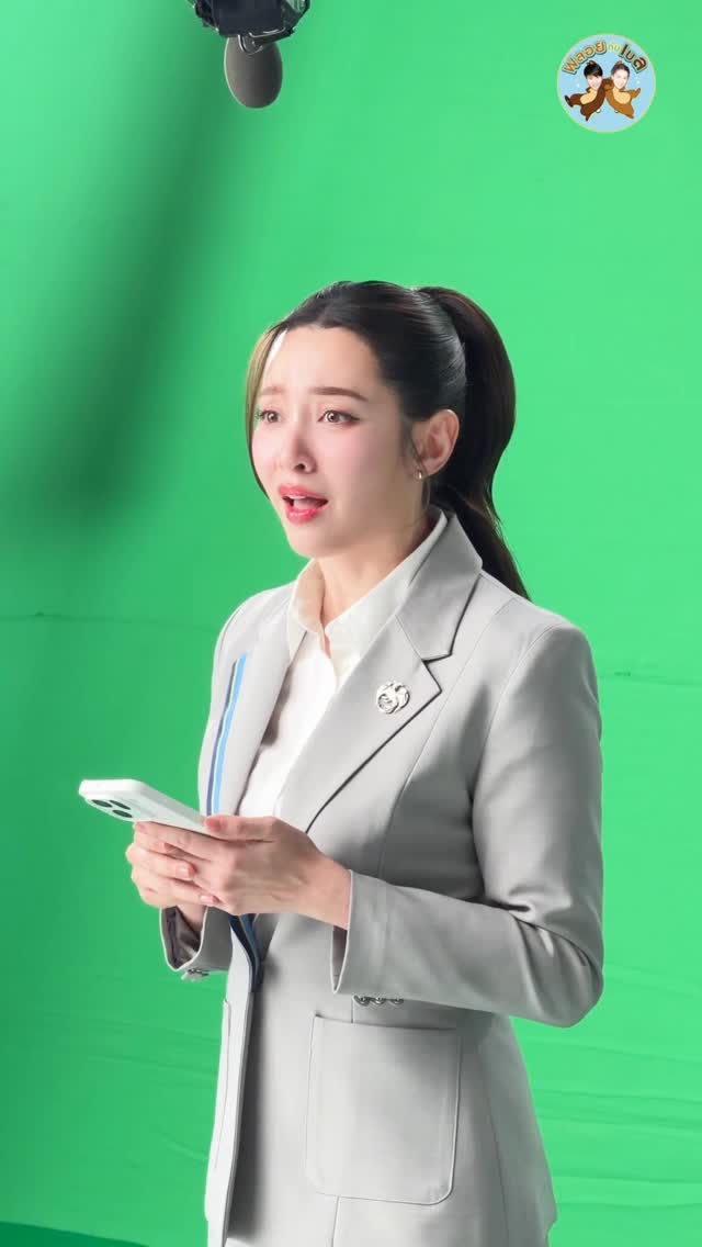 เกิดอะไรขึ้นที่กองถ่าย ? 🫣 #เบลล่าราณี #กรุงไทย #สินเชื่อกรุงไทยบ้านแลกเงิน #เบื้องหลังกองถ่าย by @ployandbell