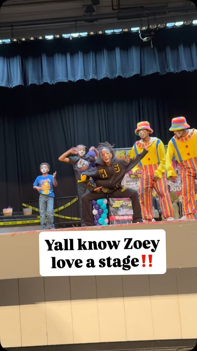 Yall know Zoey love a stage‼️ by @zoeyzanai