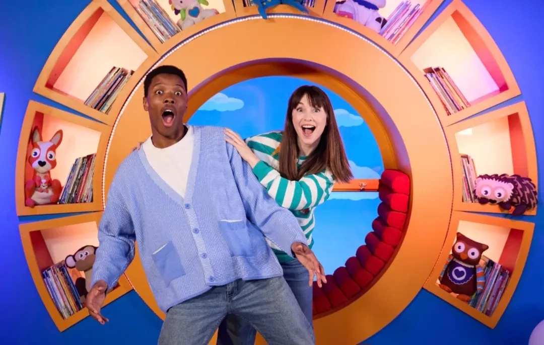 Guess who'll be popping back to Sunny Wales this weekend? Me and Rhys!PLUS the wonderful Andy Day, George Wester and special CBeebies Guest.I hope you can join in Newport at the @riverfrontarts for the @cbeebies House Party Live.Get your tickets here!!https://www.newportlive.co.uk/en/sports-wellbeing/childrens-activities/holiday-activities/activity/cbeebies-house-party-live/ by @andyday81