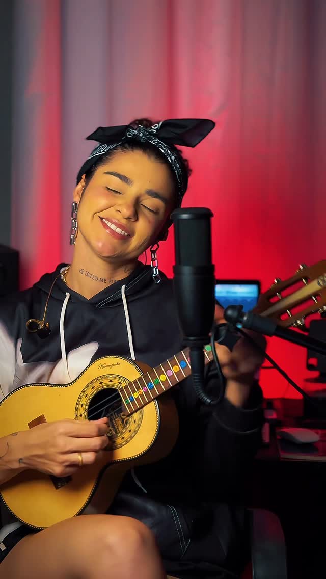 Sem briga, tá ? 🤭Desde que me entendo por gente essa sempre foi e será uma das minhas preferidas ❤️ | QUEM LEMBRA DESSA? 👀......#pagode #cover #explore #reels #viral by @karenzinhacantora