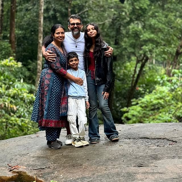 Hare Krishna 🙏 Love Peace Joy✌️🧿'R' family ❤️❤️❤️❤️@ranjithkg ❤️Ria and Raag ❤️❤️📷@aalaapraju bro❤️🎵Manjumal boys @pradeep_kumar1123❤️#reshranj#familygoals❤️# grateful #blessed by @ranjithkg