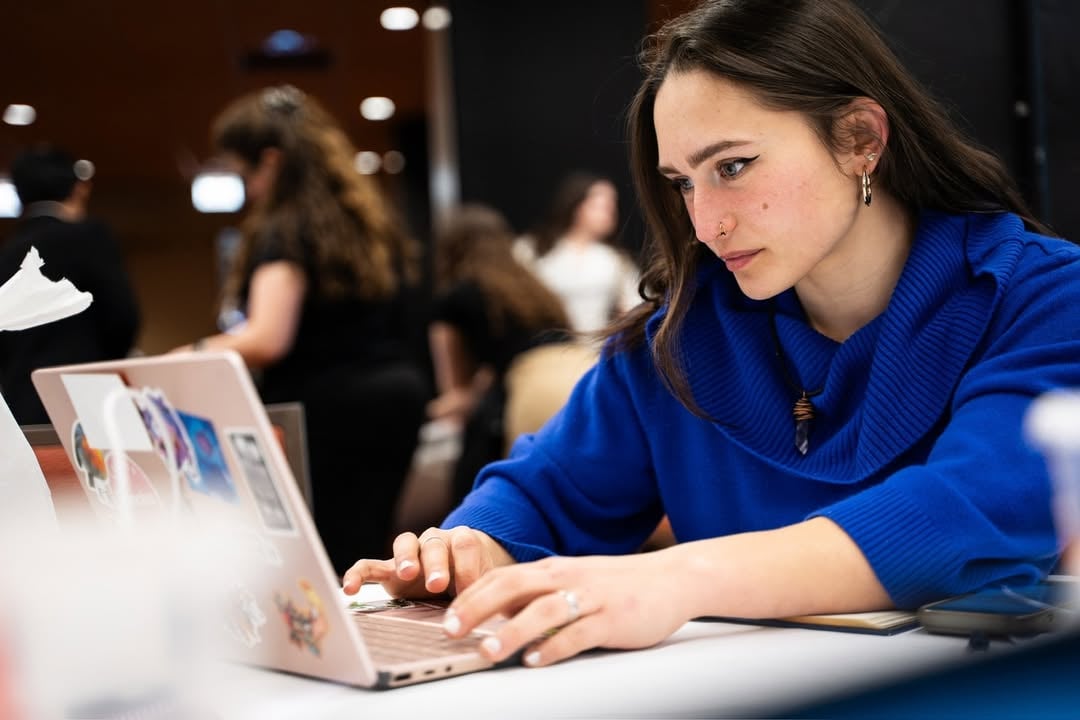 Meet Zoe, who’s learning from Durham, New Hampshire. She took the Google Digital Marketing and E-Commerce course on Coursera to get back on track after changing majors.“I transferred from my previous university into a new major and felt behind in my studies. This course allowed me to fast-track my learning and get ahead when I couldn’t find an internship.”Zoe built a simple but powerful habit. “I spent 30 minutes each morning before my university classes to prioritize my course… It was essential that I stuck to this routine.” Instead of distractions, she stayed focused. “Rather than watching TV or scrolling social media before class, I would set a 30-minute timer and get to work.”That consistency made all the difference, helping her move forward with confidence during a time of transition.#DigitalMarketing #StudentSuccess #LearningJourney #GrowthMindset #CareerGrowth #ConsistencyMatters #GoogleCertificate by @coursera