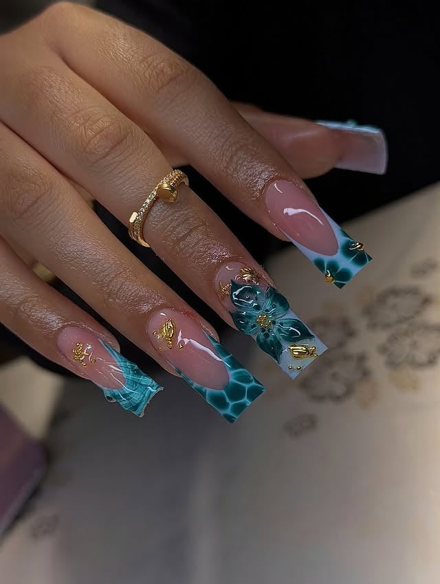 Summer Blues 🦋🌊🪼🐚Stunning Beachy blue freestyle with gold details—this set is perfect for a blue lover in the summer time ! Artist: @isabelsnails Where nail lovers link up 💅🏾 #thenailconnection #summernails #nailsnailsnails #nailinspo #nailsaddict by @thenailconnection