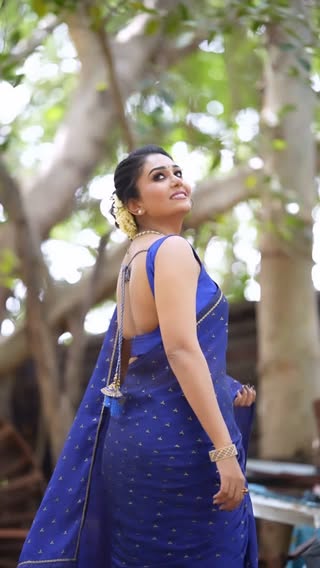 Life is full of beauty. Notice it. Notice the bumble bee, the small child, and the smiling faces. Smell the rain, and feel the wind. Live your life to the fullest potential, and fight for your dreams.”
.
.
#love #photography #instagood #fashion #happy 
.
.
Photography @mr.b.photography_