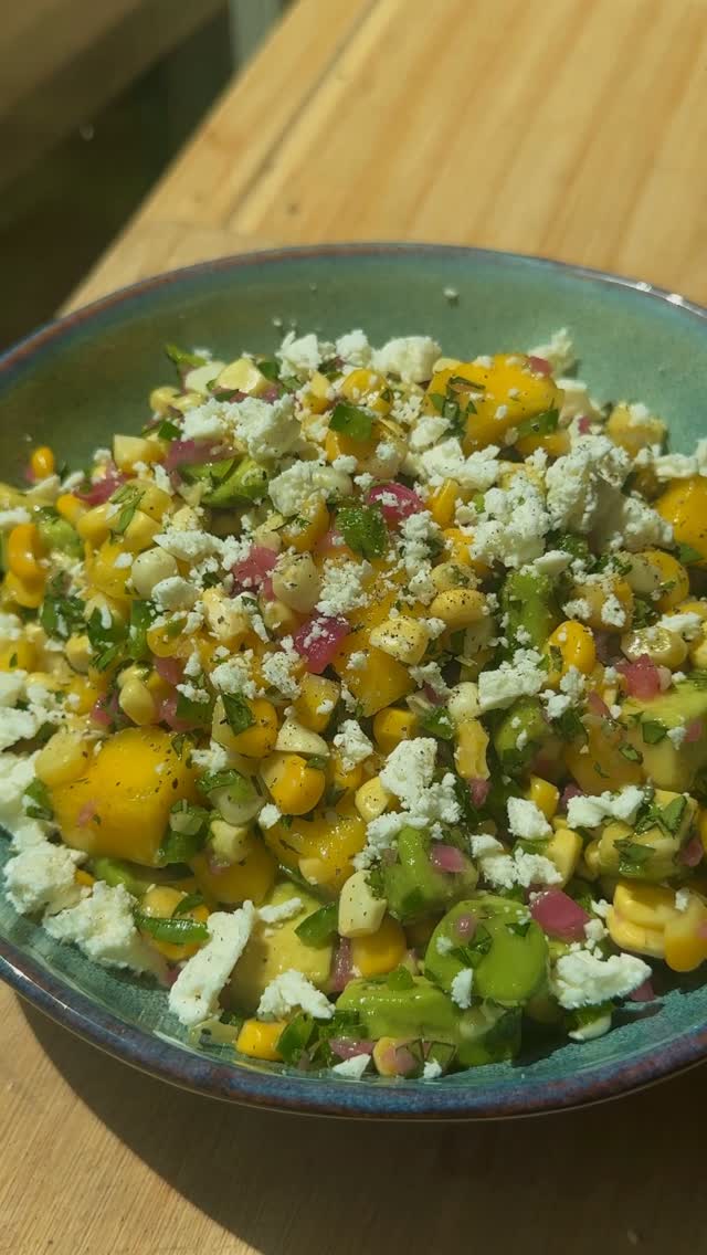 This is great on its own as a side, with chips, and would be amazing on fish, chicken, tacos, etc! Recipe below Corn salad: -1 ear of corn (about 1/2 cup but feel free to add more)-1 avocado, cut into chunks -1 juicy mango, cut into chunks (can sub pineapple or peach!)-1 jalapeno, seeds removed and finely chopped -Large handful of pickled onion, finely chopped-As much fresh cilantro and basil that you like, finely chopped -garnish: handful of crumbled feta Dressing:-1 lime, juiced-1 tbsp apple cider vinegar (or any white vinegar)-2 tbsp olive oil -1 garlic clove, grated-Salt & pepper to taste Combine salad ingredients in a medium bowl. Mix all dressing ingredients well and dump over the salad. Toss to combine. I served with crumbled feta on top! #summersalad #corn #healthyeating #healthylifestyle #healthyfood by @zmargotz