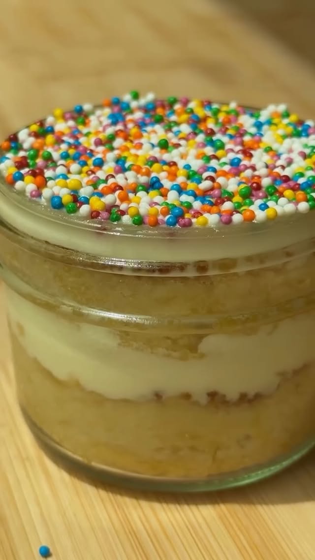 *CHOOSE SPRINKLES WISELY*Cake:-2 small eggs-1/3 cup almond milk (or milk of choice)-2 tbsp maple syrup -3 tbsp granulated sugar (I used monkfruit. Can also sub coconut sugar)-1 tbsp avocado oil-1/2 tsp vanilla -Zest of 1 lemon (optional)-Juice of 1/2 a small lemon (optional)-1.25 cups almond flour -1/2 tsp baking powder -1/2 tsp salt -sprinkles of choice, for topping Frosting -56g softened butter (room temp)-113g thick Greek yogurt (room temp- can sub cream cheese)-juice of 1/2 a small lemon-2.5 cups powdered sugar (I again used monkfruit) -pinch of sea salt 1. Preheat oven to 350° and line an 8x8 or 9x9 baking pan with parchment2. In a medium bowl, add the eggs, milk, maple syrup, sugar, oil, vanilla, lemon zest & juice. Whisk to combine. 3. Add the almond flour, baking powder & salt and whisk until smooth. 4. Pour into the lined baking dish. For 8x8, I baked for 30 min. For 9x9 I baked for 25 min. Always check in a bit earlier cuz every oven is different. A toothpick should come out clean when it’s done. Allow cake to cool completely. 5. To make the frosting combine butter and Greek yogurt in a bowl and mix on high speed with a mixer until smooth (2 min) 6. Add the lemon juice & salt and mix again until smooth. Add the powdered sugar 1 cup at a time and mix on low speed until incorporated. Then increase speed to high and beat another min. Set in the fridge to stiffen up while the cake finishes cooling. 7. Once cake is cool, choose your container of choice and press it into the cake, or if your container is different than mine you may have to cut out the proper size with a knife. See video for how to assemble 8. I like to break up the leftover cake scraps and layer with frosting, fruit, nuts, whatever fillings you have so you don’t waste all that amazing cake! #dotcake #cake #glutenfree #glutenfreedessert #lemoncake by @zmargotz