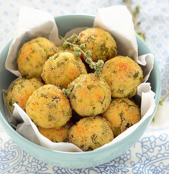 Ecco Un nuovo SALVA CENA perfetto per l’estate: ✨POLPETTE di FAGIOLINI✨💚 con patate, ricotta e formaggio! Un mix di ingredienti che vi farà innamorare DORATE fuori, morbide e cremose dentro e sono anche LEGGERE, perché cotte al forno! Ma potete optare anche per cottura in padella o in friggitrice ad aria💨 👇🏿La RICETTA la trovate nel mio sito tavolartegusto.it 💻 👉🏿 cliccando link 🔗 blu 💙profilo @tavolartegusto 👉🏿In stories x 24 h ♥️PROVALE e TAGGAMI👉🏿 #tavolartegusto 👈🏿 entri nelle mie STORIES 📲 by @tavolartegusto