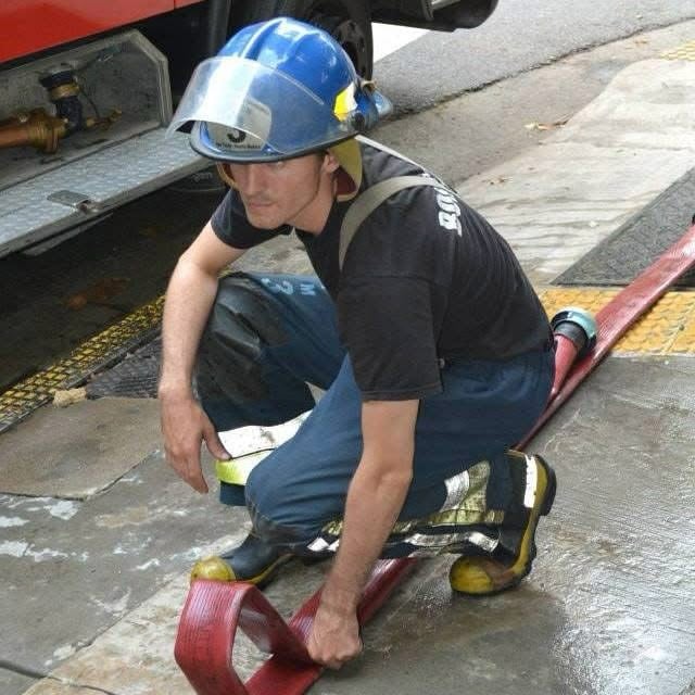 🔥2 de Junio - Día Nacional del Bombero Voluntario Argentino🚒Desde el 2013 hasta hoy, una historia que no cesa de crecer. Un amor que llevo tatuado en la piel. Gracias por tanto. Un sentido abrazo y fraternal saludo a todos mis compañeros bomberos de la Argentina 🔥🚒 by @charlasdefilosofia