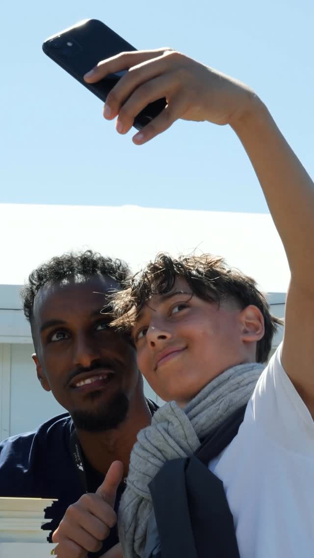 Tillbaka på hemmaplan ❤️Under Järvaveckan återförenades Taha Ali med sin barndomstränare Agrin Amin från moderklubben Spånga IS. Under dagen träffade han även unga killar och tjejer, skrev autografer och tog bilder 🙏 by @swemnt