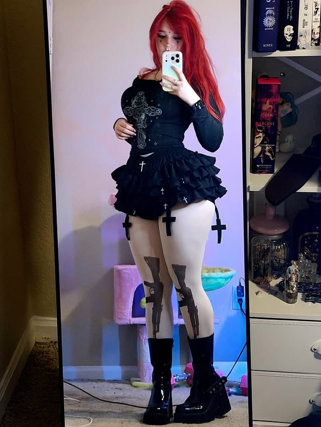 Living dead girl #altgirl #gothgirl #alternative #ootd #altfashion by @gonkgonk666