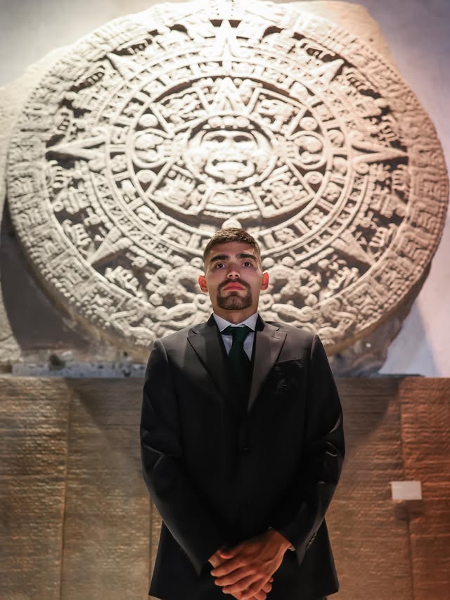Representar a mi país no ha sido un sueño que construí de la noche a la mañana. El camino ha sido largo y en él, he coleccionado cicatrices que hoy definen la persona en la que me he convertido.
•
Soy hijo, soy padre, soy esposo, soy hermano; pero hoy me toca ser un guerrero que luche por su tribu hasta el final y dejar todo de mí para enaltecer a los nuestros. 
•
Desde chiquito trabajé con esta estrella en el horizonte. Y hoy que llegué a este punto, es más bonito de lo que había imaginado. 
•
Siempre agradecido con Dios, con mi familia por acompañarme siempre en el camino.
•
¡Vamos juntos por ese sueño! 💚🇲🇽