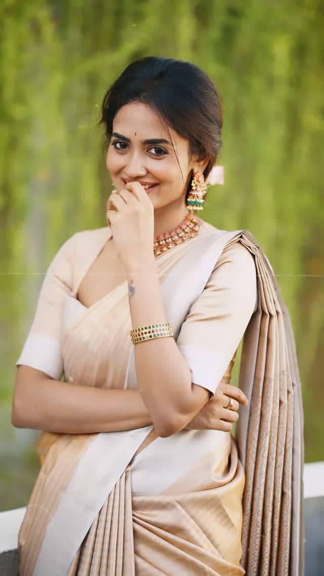 ❤️✨

Shot by @portraitsbylokesh 
Jewelery @mspinkpantherjewel 
hair by @glamup_by_kousi
Assisted by @shanrudhra