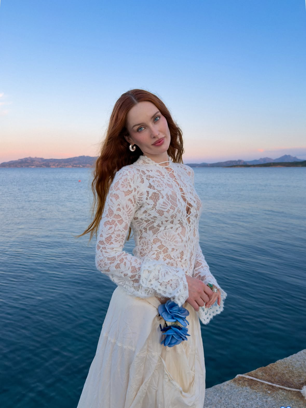 Obligatory honeymoon snap, still in white ✔️
