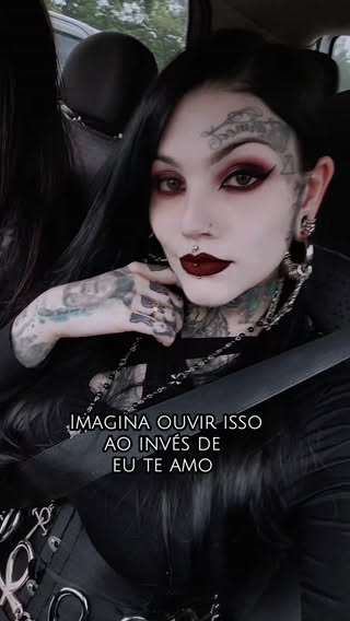 Imagina receber essa como declaração de amor 🖤🦇
.
.
.
#him #hisinfernalmajesty #love #amor #diadosnamorados