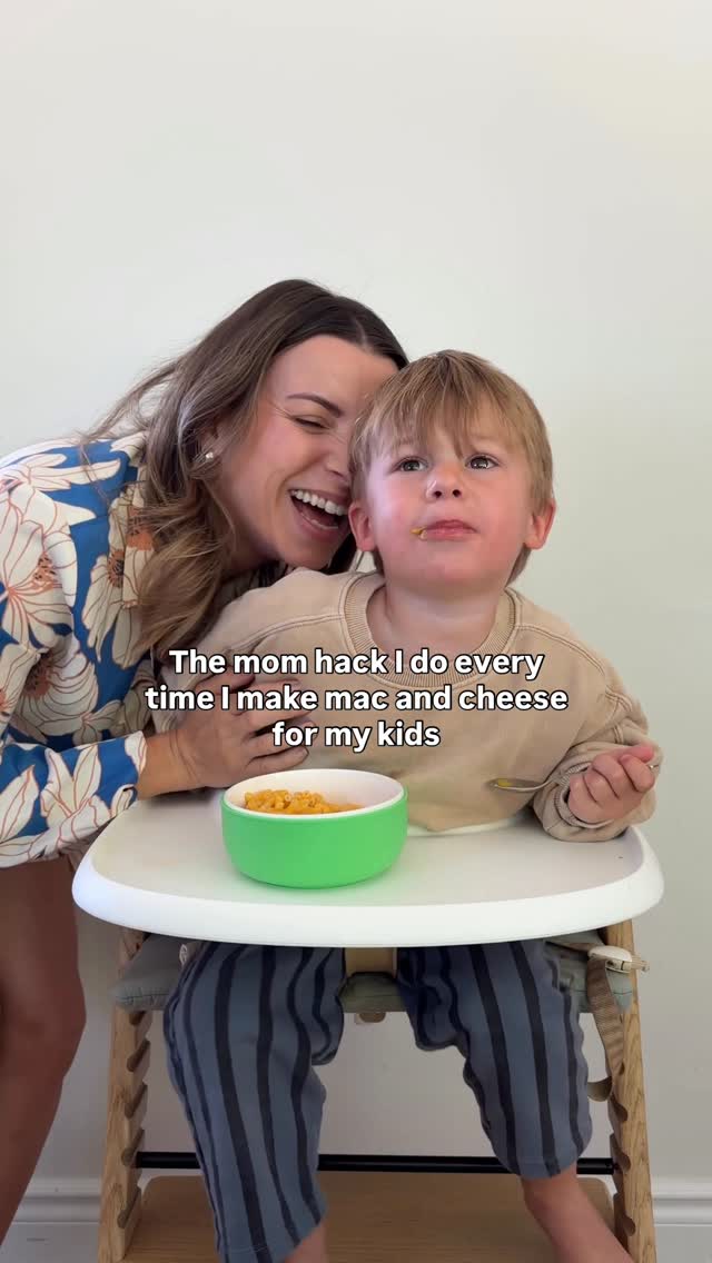 The mom hack I do every time I make mac and cheese for my kids🧀🍳I always stir in scrambled eggs for protein and to keep that blood sugar balanced 👌🏼. Keeps my kids full longer, supports their growing bodies and helps prevent the afternoon crash 😅Am I the only one who does this? by @healthnutnutrition