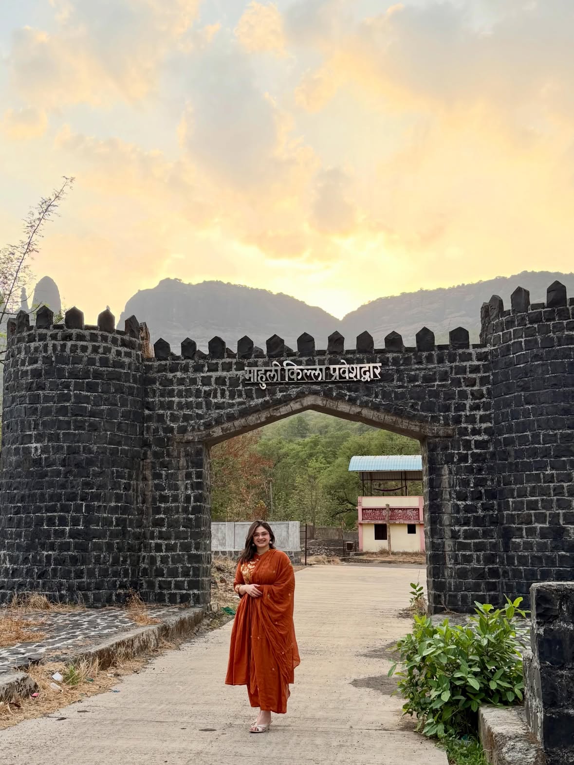 Reliving my childhood..❤️
मामा च गाव ❤️🤩

P.S - Photos clicked by our OG photographer 
 “My MAMA”❤️🤩

#aishwaryashete #mahulifort #mamachagaav #childhoodmemories #sisterlove
