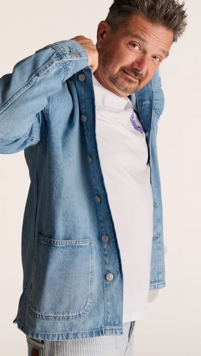 Chez Le Temps des Cerises, le jeans est avant tout une histoire de famille. À l’occasion de la fête des Pères à venir, Lylian revient sur ses débuts dans le stylisme, les discussions passionnées avec son père et la détermination qui l’a poussé à imposer son choix.Un chemin parfois inattendu, guidé par la passion, qui a finalement convaincu son père... pour le plus grand bonheur de tous.Parce que transmettre, c’est aussi savoir laisser chacun écrire sa propre histoire.At Le Temps des Cerises, jeans are, above all, a family affair.In honor of Father’s Day, Lylian looks back on his early days in fashion design, the passionate discussions with his father, and the determination that drove him to stand by his choice.A path that was sometimes unexpected, guided by passion, which ultimately won over his father... to everyone’s delight.Because passing on a legacy also means knowing how to let everyone write their own story.#letempsdescerisesjeans by @letempsdescerisesjeans