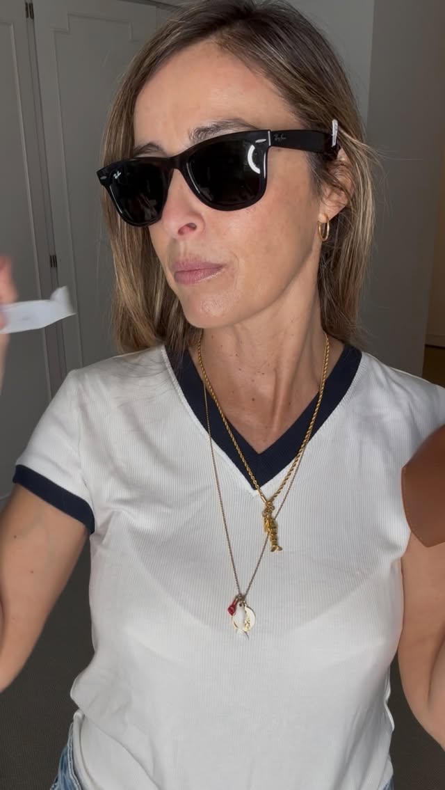 Este vídeo lo grabé antes de mi intoxicación y lo subo ahora porque hay cosas muy interesantes. #publi #regalo Os dejo aquí todos los enlaces: Gafas @rayban Autobronceador SUN REFLECTIONS @babaria_es Joyitas @covademoraes Toallas @torresnovas1845 Tratamiento Celulitis @lico_cosmetics Mácara Luz Roja @currentbody_es Novela CHANTAJE @luisgarcia4 by @sramariaamores