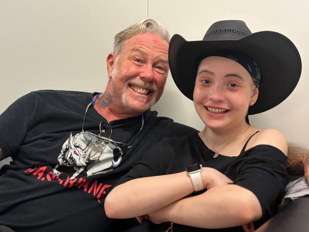 This felt UNREAL!!! I am so grateful and happy in a way words can’t describe. Thank you so much @metallica this was just amazing, I had a wonderful time talking to you. @mammarzenie thank you for making this happen. 💛🖤 @robtrujillo @kirkhammett @larsulrich